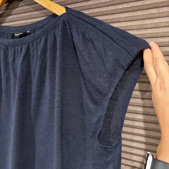 Banana Republic Women Linen blend Navy cap sleeve boatneck top SZ: L - Picture 5 of 10